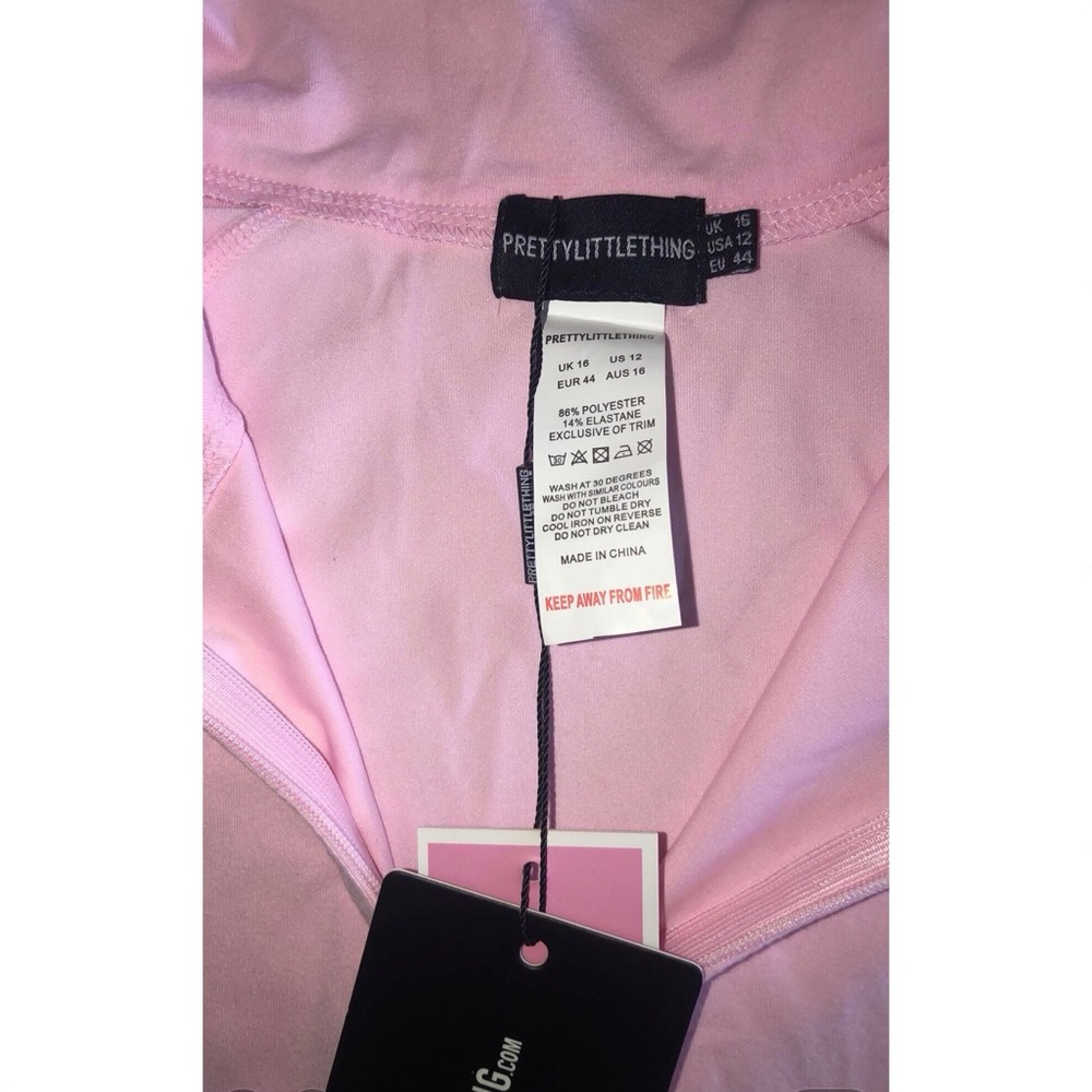 💕😍❤️MAKE AN OFFER! PRETTYLITTLETHING PINK ZIP UP CROP TOP😍💕 - Picture 5 of 5